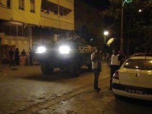 POLİS ARACINA SALDIRI