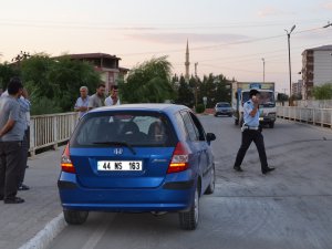 HASTANE YOLUNDA KAZA: 5 YARALI