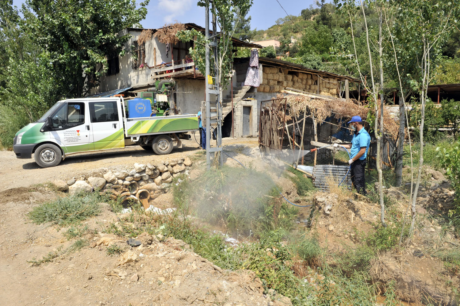 SİNEK MÜCADELESİ DEVAM EDİYOR