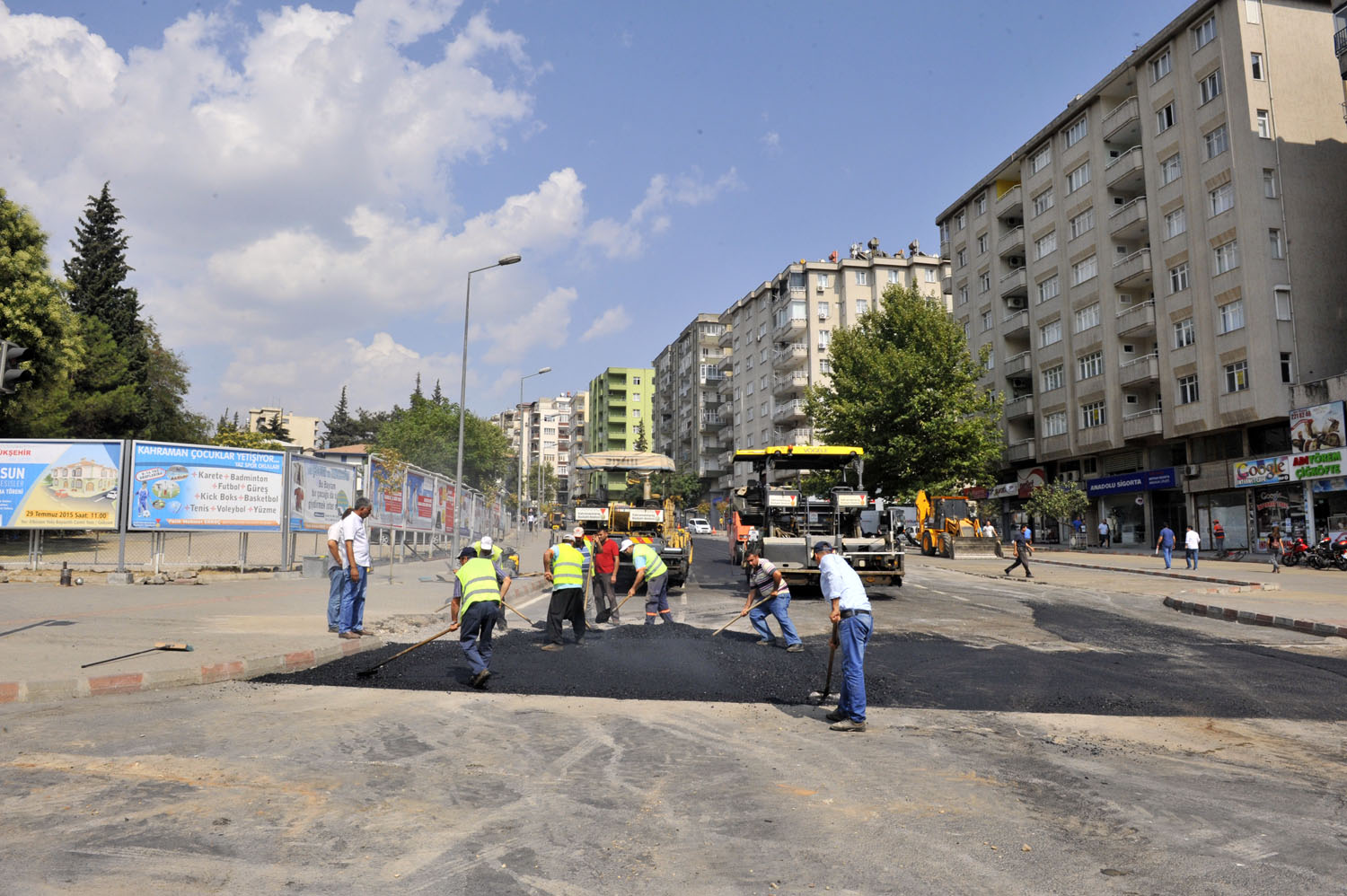 ZÜBEYDE HANIM CADDESİNE ASFALT