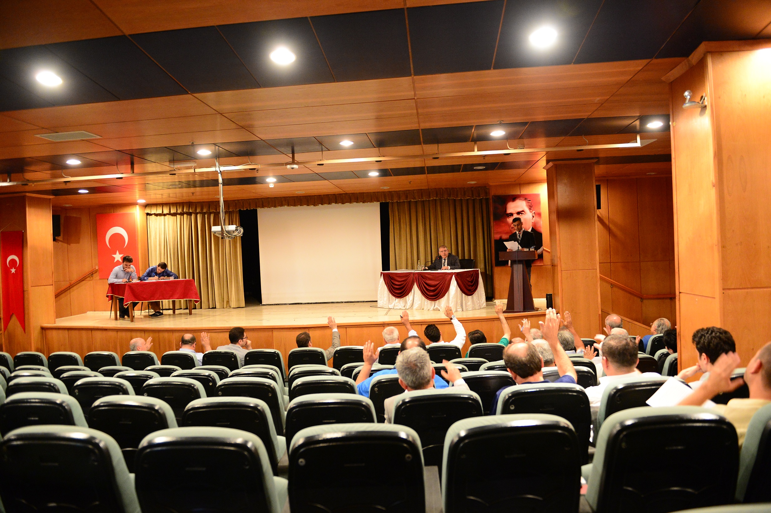 ONİKİŞUBAT ERMENİ MEZALİMİNİ KINADI