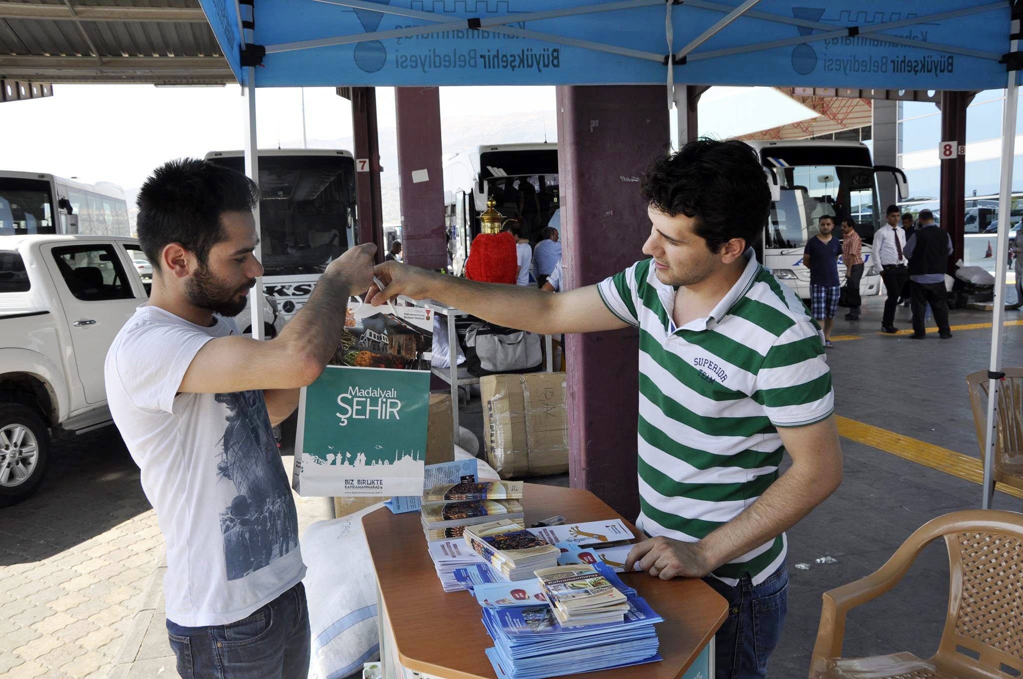 BÜYÜKŞEHİR'DEN ÖĞRENCİLERE ÖRNEK KARŞILAMA