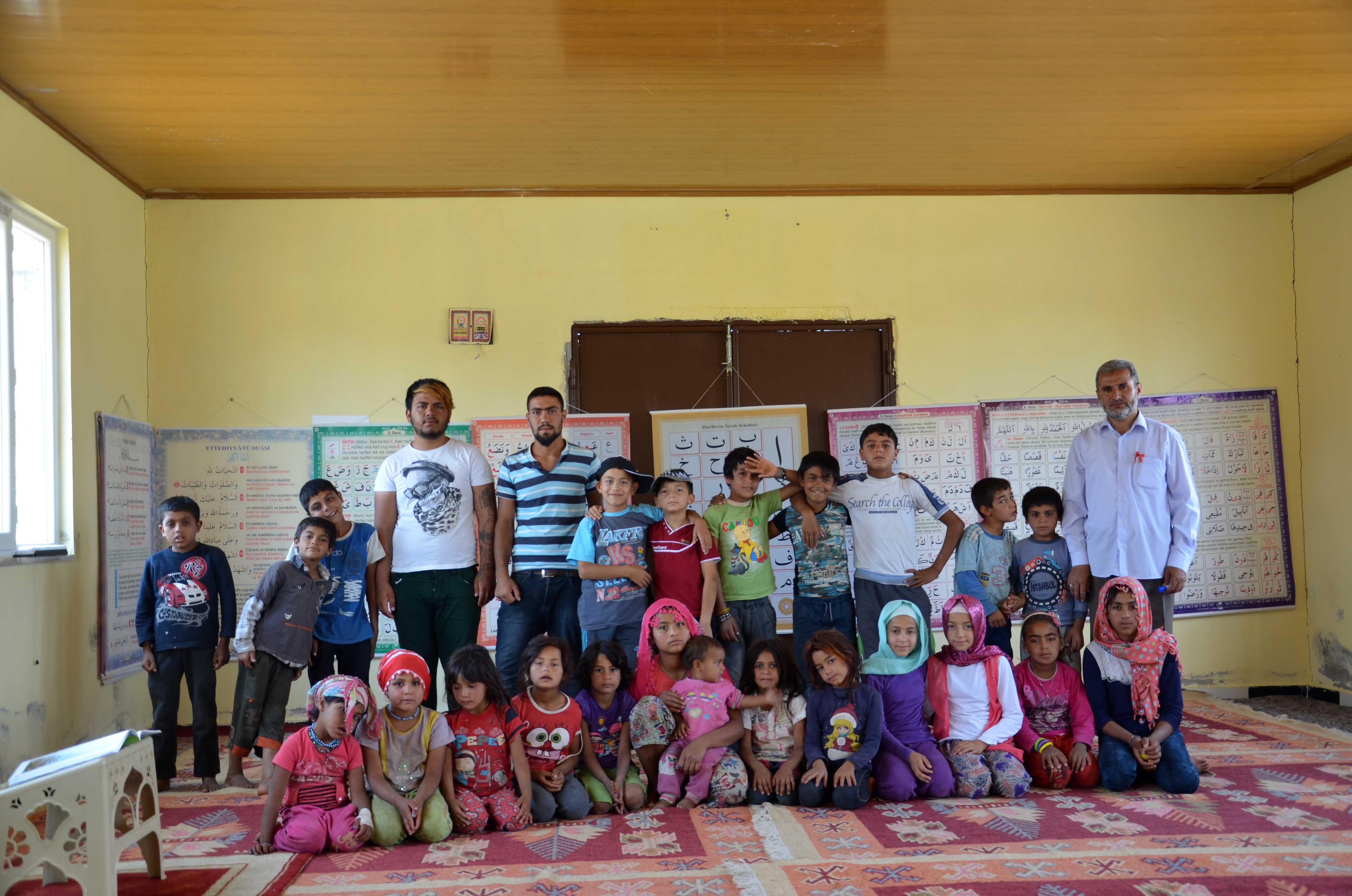 ROMEN VATANDAŞLARA 6 YILDIR DİN EĞİTİMİ VERİYOR