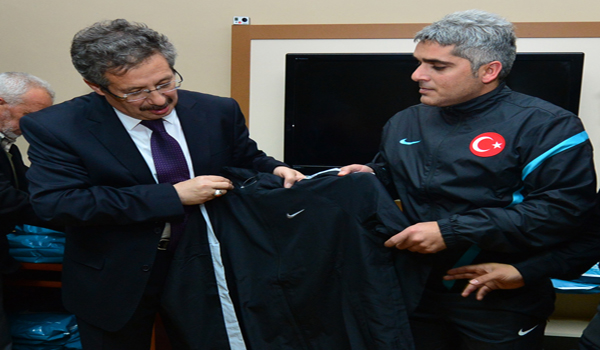 ATNRENÖRLERE EŞOFMAN DESTEĞİ