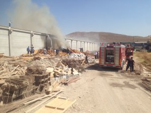 TEKSTİL FABRİKASINDA YANGIN