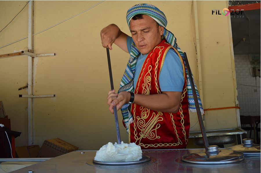 EKİNÖZÜ'NE TURİST AKINI