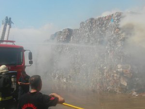ATIK KAĞIT FABRİKASINDA YANGIN