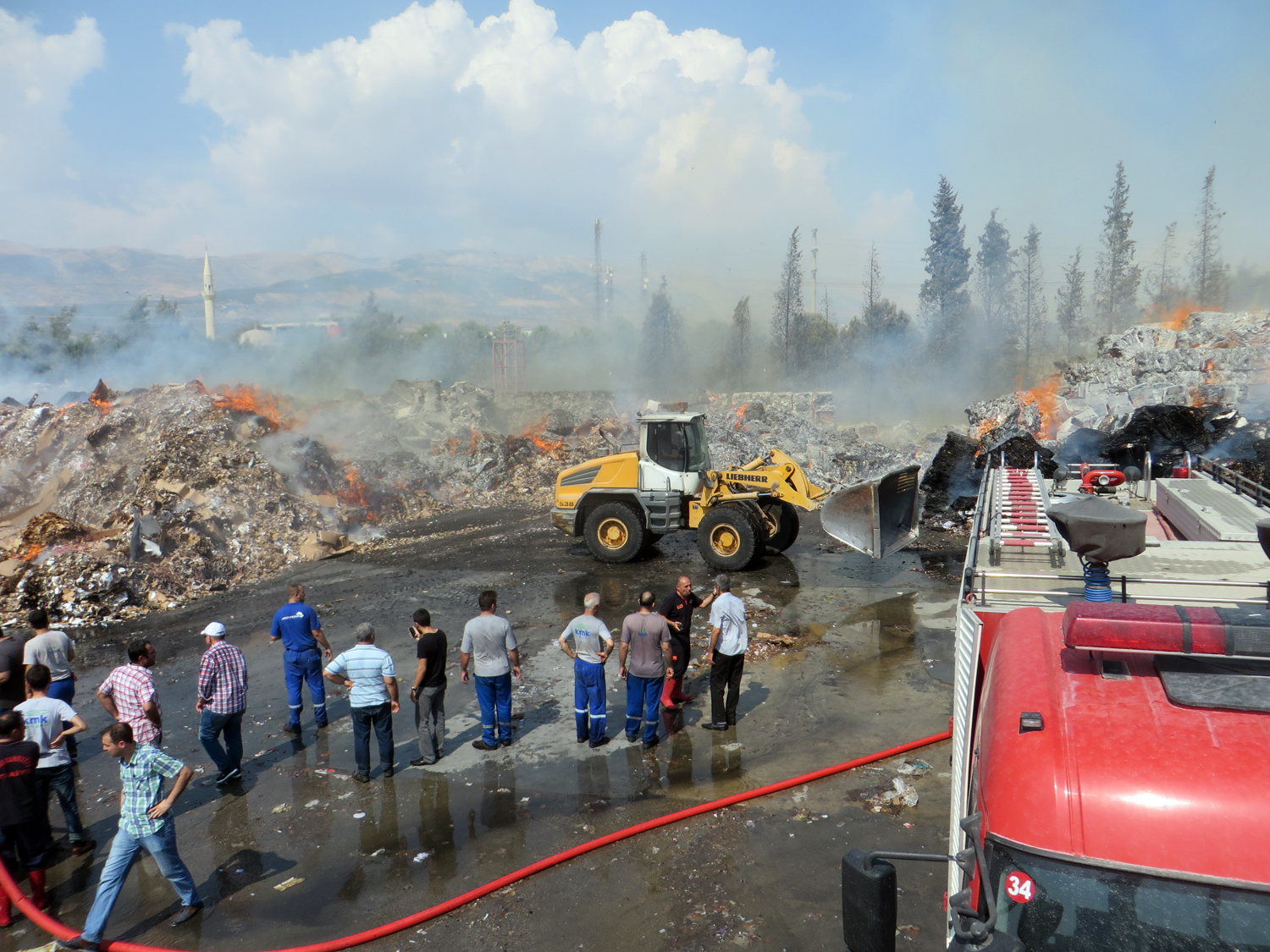 BÜYÜKŞEHİR İTFAİYESİ YANGIN İÇİN SEFERBER OLDU