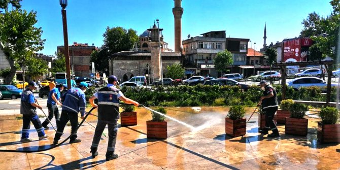 Kahramanmaraş kent meydanında bayram temizliği