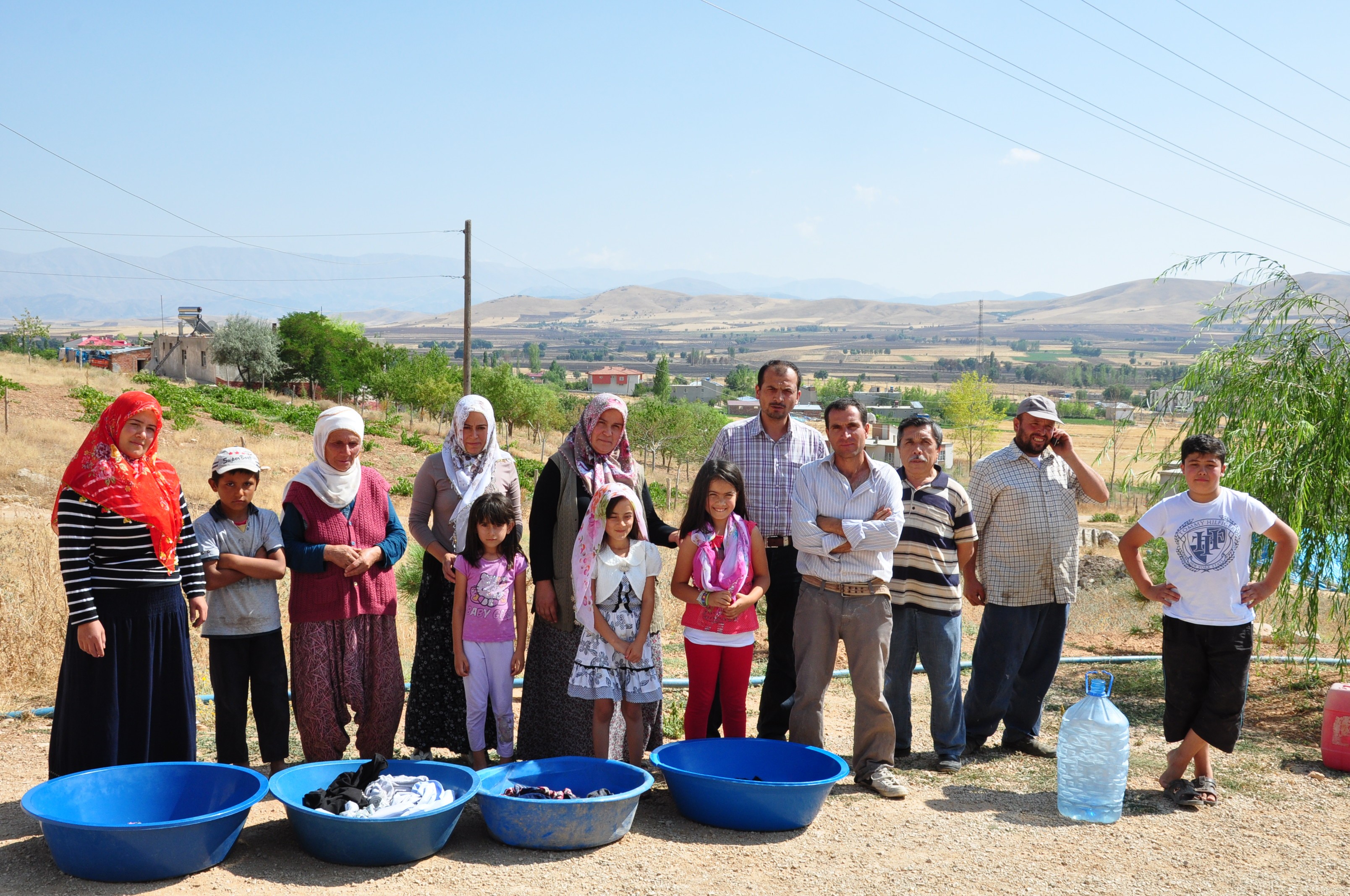 DÜŞÜK VOLTAJ, MAHALLE SAKİNLERİNİ CANINDAN BEZDİRDİ