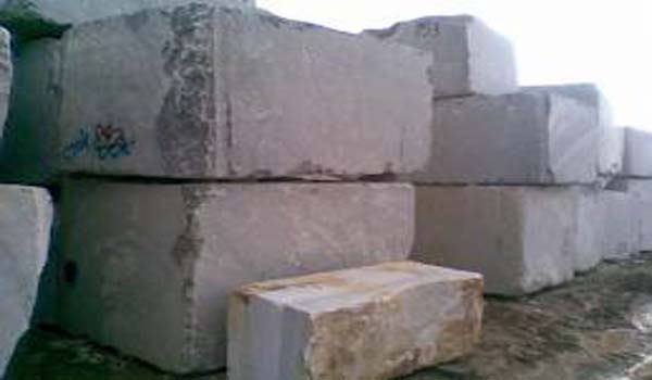 MERMERLERİN ARASINDA SIKIŞAN İŞÇİ HAYATINI KAYBETTİ