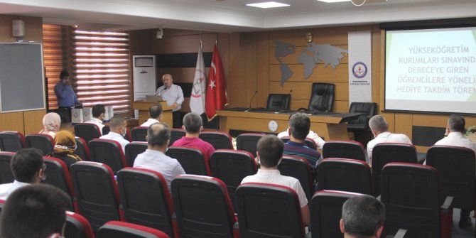 Kahramanmaraş’ta YKS’de ilk 100’e giren öğrenciler ödüllendirildi