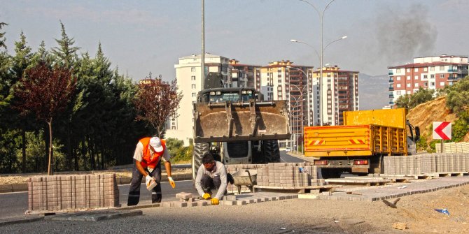 Üniversite güzergâhının yaya yolu sorunu çözülüyor