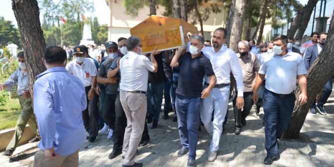 Uğur Dilipak'ın annesi son yolculuğuna uğurlandı