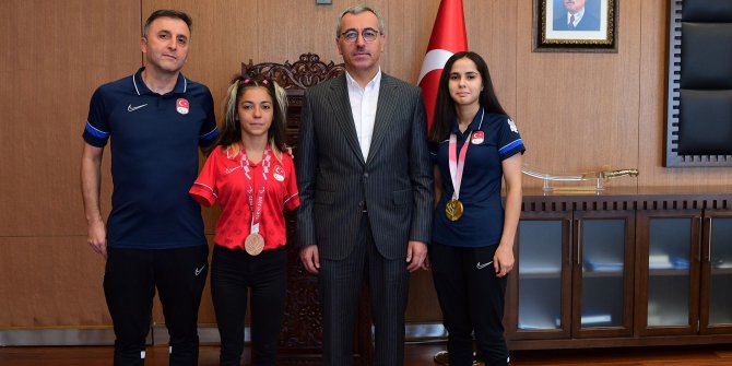 Başkan Güngör milli sporcularla bir araya geldi