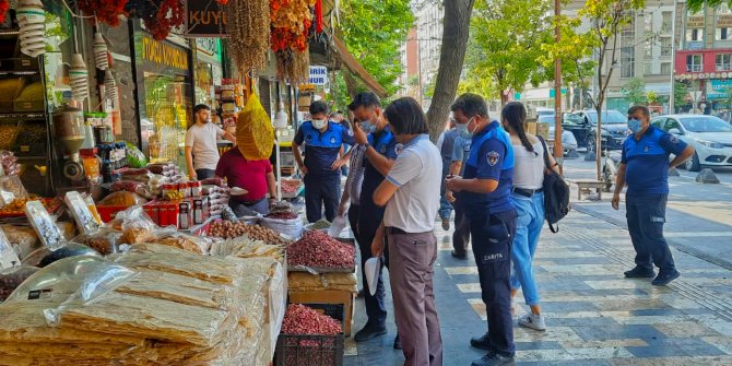 Kahramanmaraş'ta kaldırım işgaline yönelik çalışma