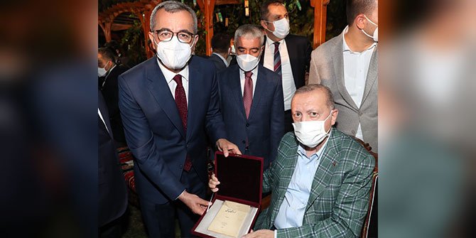 Cumhurbaşkanı Erdoğan’dan Yedi Güzel Adam’a anlamlı hediye