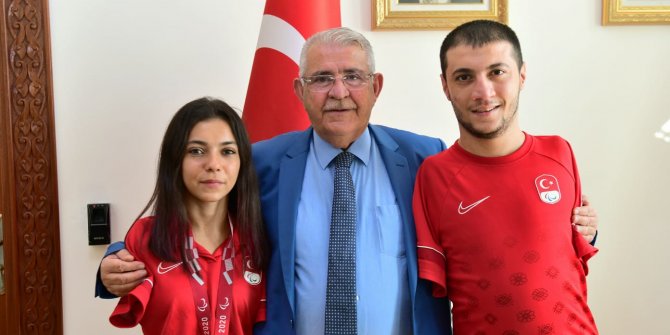 Paralimpik sporcular Başkan Mahçiçek’i ziyaret etti