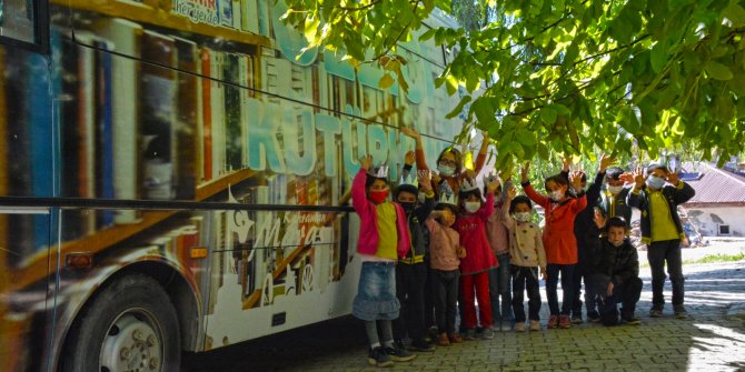 Gezici Kütüphane Sarıgüzel’de çocuklarla buluştu
