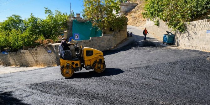 Dulkadiroğlu Belediyesi’nden Dereli Mahallesine asfalt ve kilit parke çalışması