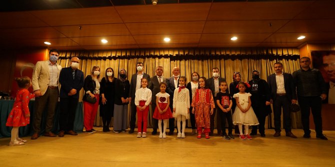 Kahramanmaraş'ta ilkokul öğrencileri İstiklal Marşı performanslarıyla göz doldurdu