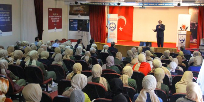 Kahramanmaraş'ta Prof. Dr. Fuat Sezgin söyleşisi gerçekleştirildi