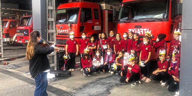 İlkokul öğrencilerinden Büyükşehir İtfaiyesi’ne sürpriz