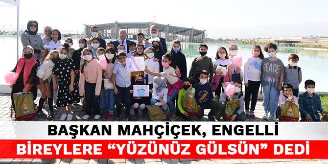 Başkan Mahçiçek, Expo Alanında engelli bireylere “Yüzünüz Gülsün” dedi