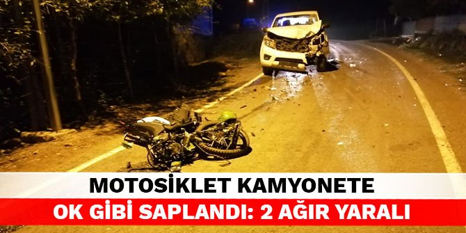 Motosiklet kamyonete ok gibi saplandı: 2 ağır yaralı