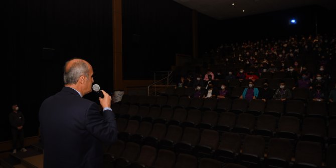 Başkan Okay, Akif filmini öğrencilerle izledi