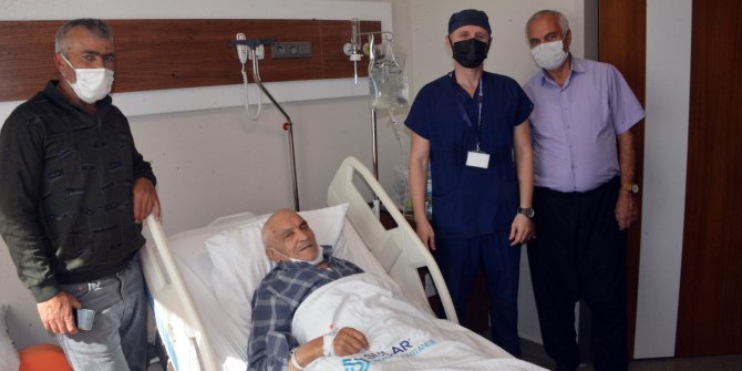 88 yaşındaki yaşlı hastadan 250 gram prostat çıktı