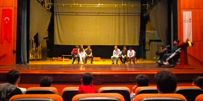 Sahne Maraş yeni oyuncularla eğitimlere başladı