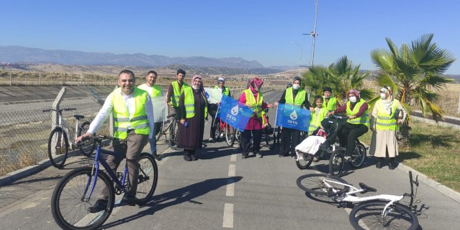 Deva Partisi Kahramanmaraş Teşkilatı akaryakıt zamlarını bisikletle protesto etti