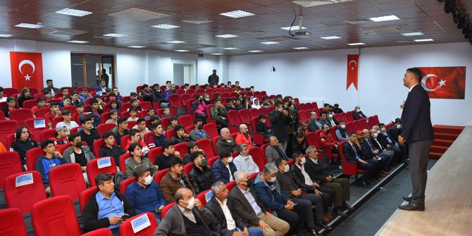 Yeni kuralları Dulkadiroğlu Gençlik Merkezi’nde öğrendiler