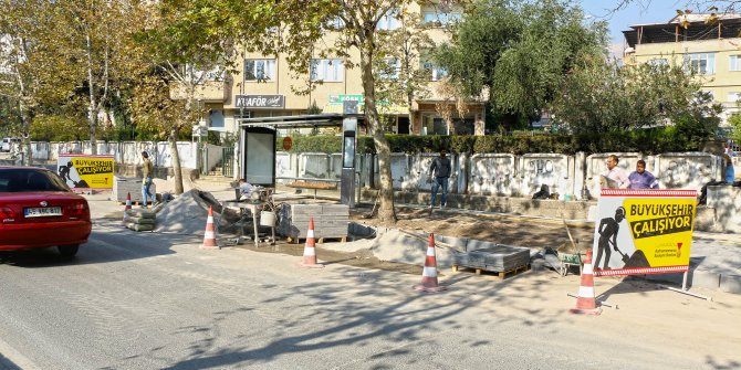 NFK Bulvarı’nda yürüyüş yolları yenileniyor