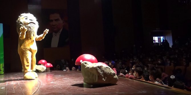 Kahramanmaraş'ta Ormanlar Kralı Aslan’ı minikler ilgiyle izledi