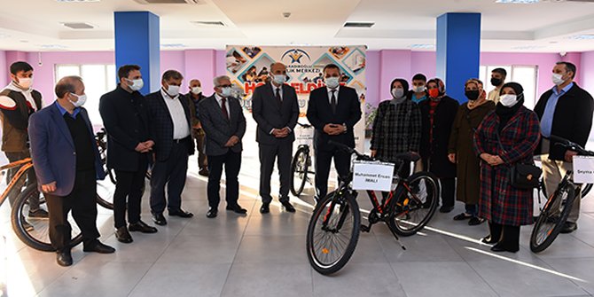 Dulkadiroğlu'nda aşısını yaptıran bisikleti aldı