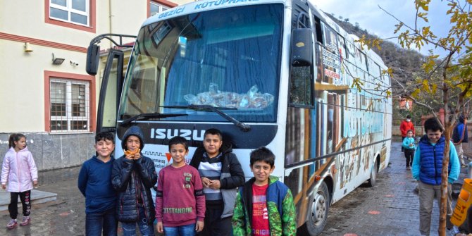 Gezici Kütüphane Küçük İmalı’da kitap kurtlarıyla buluştu