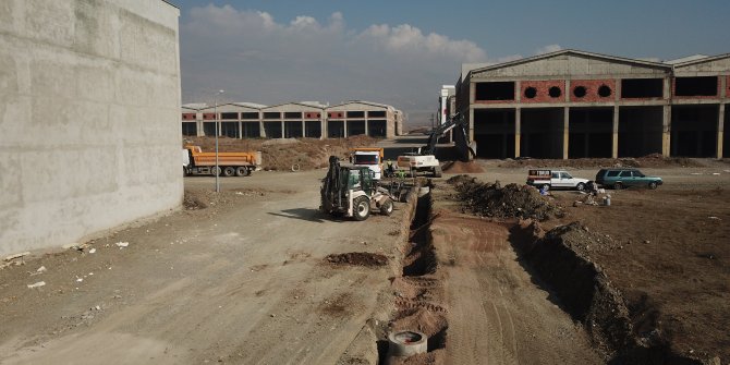 Sanayi Sitesi'nde içmesuyu, kanalizasyon ve yağmursuyu hattı çalışmaları devam ediyor