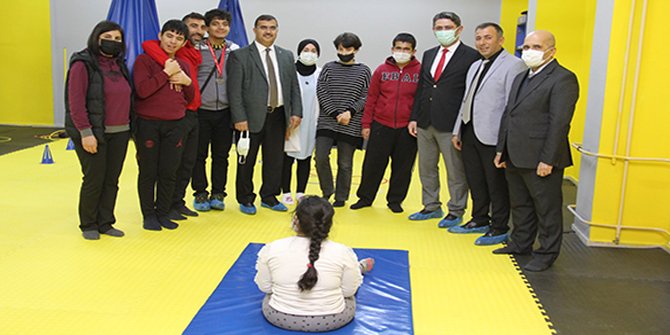 Kahramanmaraş'ta Altınşehir MTAL, otizmli çocuklara spor salonunu açtı