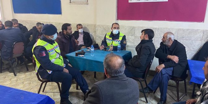 Kahramanmaraş'ta jandarma trafik timlerinden kahvehanede trafik eğitimi