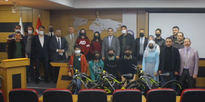 “Sosyal Medya Bağımlılığı, Sosyal Hayatın Tükenişi” yarışmalarının ödülleri verildi