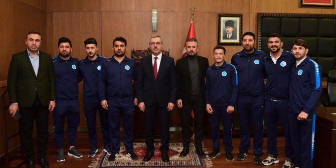 Şampiyon pehlivanlardan Başkan Güngör’e ziyaret