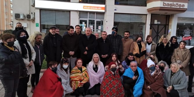 CHP Kahramanmaraş’ta zamları battaniyelerle protesto etti