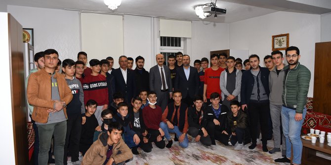 Başkan Okay lise öğrencileriyle bir araya geldi