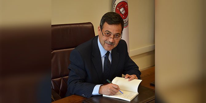 Şair Mehmet Aksu üniversite onur köşesinde