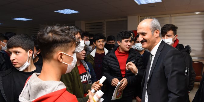 Başkan Okay, lise öğrencileriyle bir araya geldi