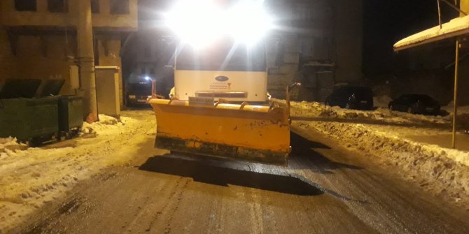 Kahramanmaraş'ta karla mücadelede 3. gün 1300 yol ulaşıma açıldı