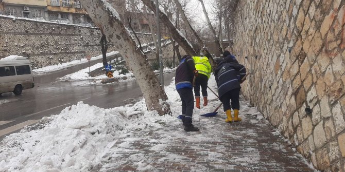 Kahramanmaraş Büyükşehir’den yaya yollarında temizlik