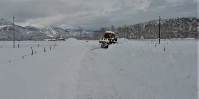 Kahramanmaraş'ta ekipler kırsal mahallelerde de aralıksız çalışıyor